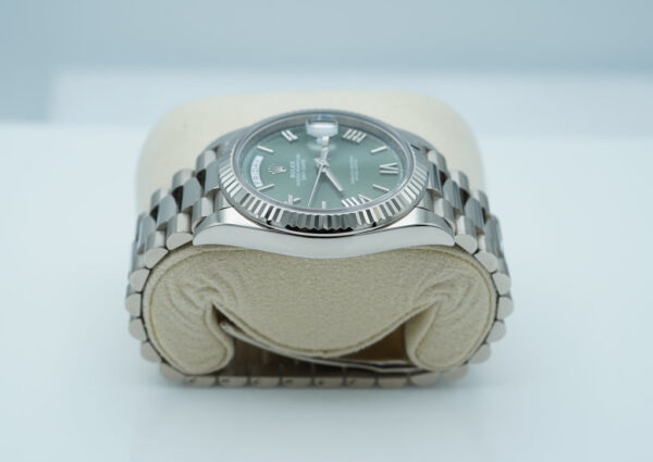 Rolex 228239 DAY DATE 40 WHITE GOLD OLIVE GREEN ROMAN DIAL 2022 COMPLETE SET - Image 4