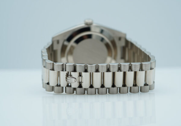 Rolex 228239 DAY DATE 40 WHITE GOLD OLIVE GREEN ROMAN DIAL 2022 COMPLETE SET - Image 7