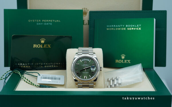 Rolex 228239 DAY DATE 40 WHITE GOLD OLIVE GREEN ROMAN DIAL 2022 COMPLETE SET - Image 2