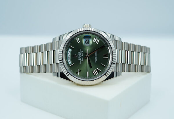 Rolex 228239 DAY DATE 40 WHITE GOLD OLIVE GREEN ROMAN DIAL 2022 COMPLETE SET - Image 10