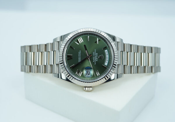 Rolex 228239 DAY DATE 40 WHITE GOLD OLIVE GREEN ROMAN DIAL 2022 COMPLETE SET - Image 9