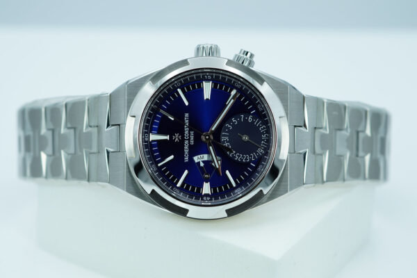 Vacheron CONSTANTIN OVERSEAS DUAL TIME 7900V BLUE DIAL 2021 WARRANTY FULL SET - Image 10