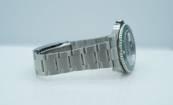 Rolex 126610LV SUBMARINER 41 GREEN MK2 BEZEL BLACK DIAL 2024 COMPLETE SET - Image 6