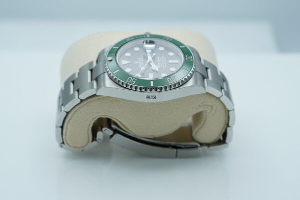 Rolex 126610LV SUBMARINER 41 GREEN MK2 BEZEL BLACK DIAL 2024 COMPLETE SET - Image 4