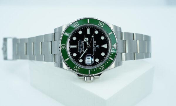 Rolex 126610LV SUBMARINER 41 GREEN MK2 BEZEL BLACK DIAL 2024 COMPLETE SET - Image 9