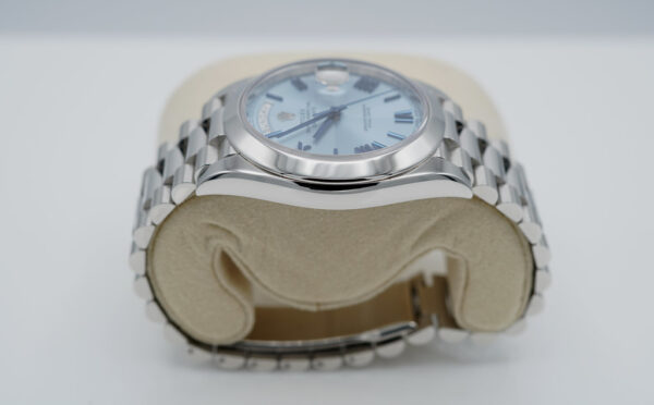 Rolex 228206 DAY DATE 40 PLATINUM ICE BLUE QUADRANT ROMAN DIAL COMPLETE SET - Image 4