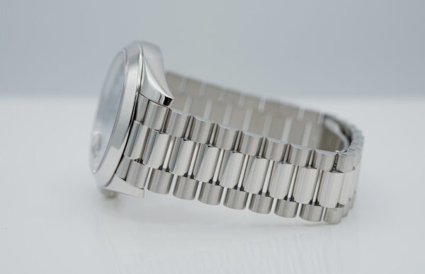Rolex 228206 DAY DATE 40 PLATINUM ICE BLUE QUADRANT ROMAN DIAL COMPLETE SET - Image 6