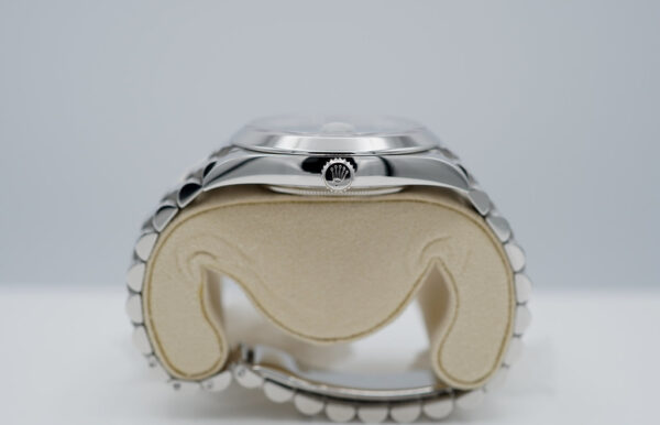 Rolex 228206 DAY DATE 40 PLATINUM ICE BLUE QUADRANT ROMAN DIAL COMPLETE SET - Image 3