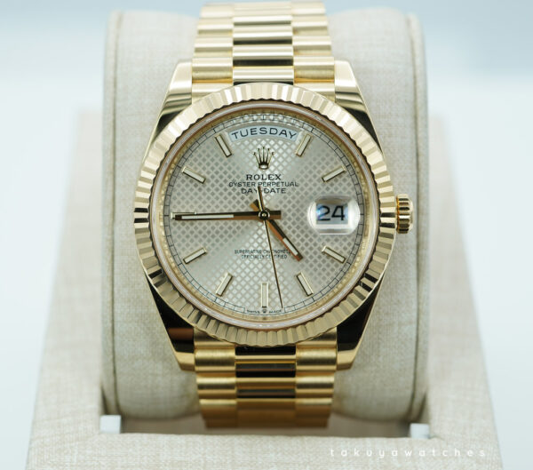 Rolex 228238 DAY DATE 40 18K YELLOW GOLD SILVER MOTIF DIAL 2021 COMPLETE SET