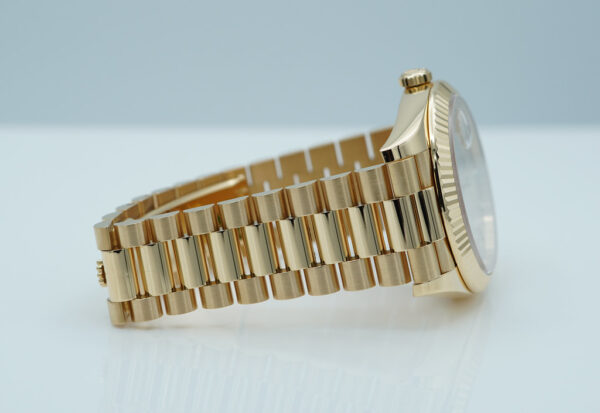 Rolex 228238 DAY DATE 40 18K YELLOW GOLD SILVER MOTIF DIAL 2021 COMPLETE SET - Image 6