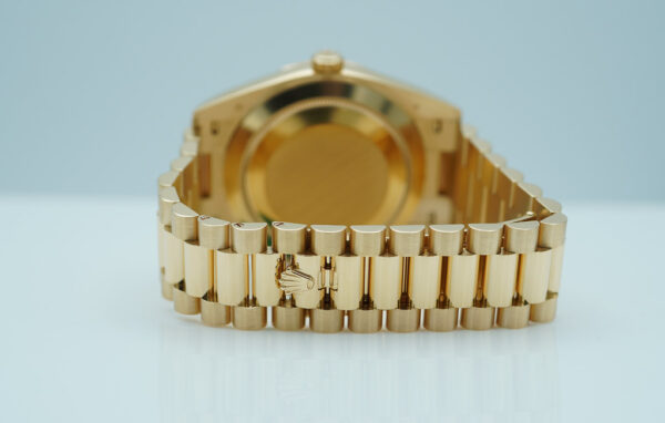 Rolex 228238 DAY DATE 40 18K YELLOW GOLD SILVER MOTIF DIAL 2021 COMPLETE SET - Image 7