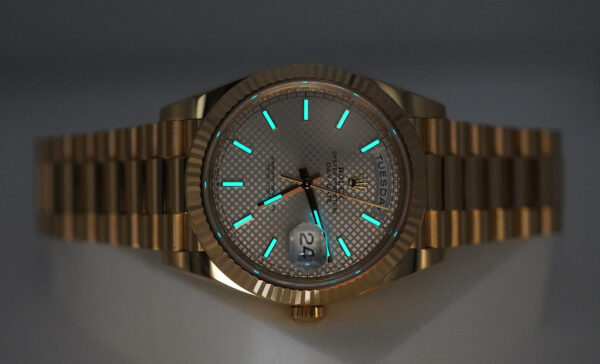 Rolex 228238 DAY DATE 40 18K YELLOW GOLD SILVER MOTIF DIAL 2021 COMPLETE SET - Image 11