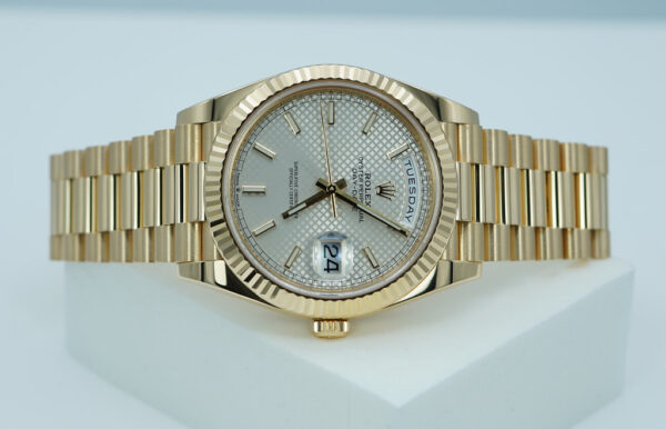 Rolex 228238 DAY DATE 40 18K YELLOW GOLD SILVER MOTIF DIAL 2021 COMPLETE SET - Image 9