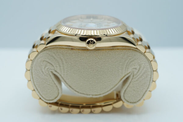 Rolex 228238 DAY DATE 40 18K YELLOW GOLD SILVER MOTIF DIAL 2021 COMPLETE SET - Image 4