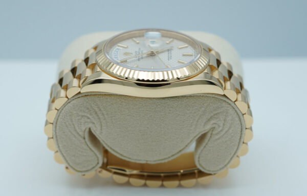 Rolex 228238 DAY DATE 40 18K YELLOW GOLD SILVER MOTIF DIAL 2021 COMPLETE SET - Image 3