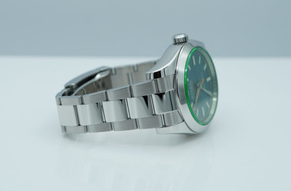 Rolex 116400GV MILGAUSS GREEN CRYSTAL Z BLUE DIAL 2017 FULL SET - Image 6