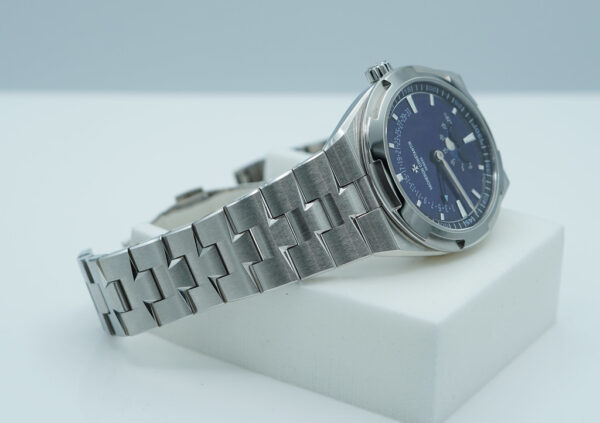 Vacheron CONSTANTIN OVERSEAS 4000V MOONPHASE RETROGRADE DATE BLUE DIAL 2023 FULL SET - Image 5