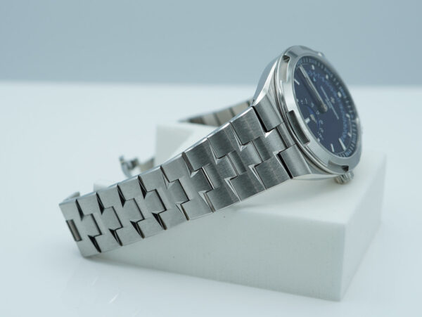 Vacheron CONSTANTIN OVERSEAS 4000V MOONPHASE RETROGRADE DATE BLUE DIAL 2023 FULL SET - Image 6