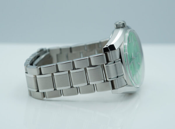 Grand Seiko SBGH335 WATCHES OF SWITZERLAND LIMITED EDITION GREEN DIAL 2023 FULL SET - Image 6