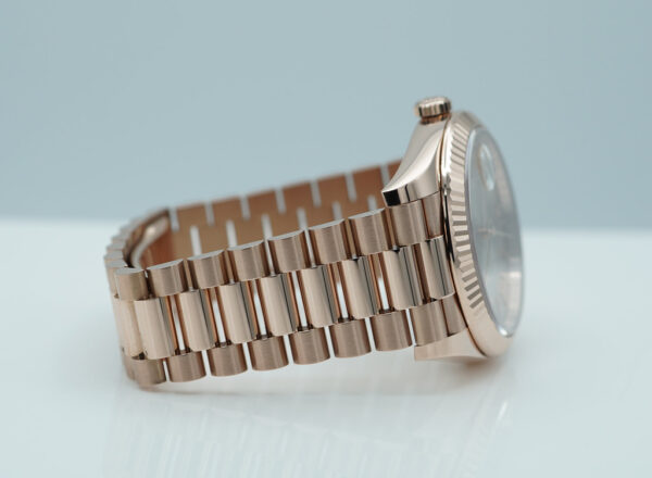 Rolex 228235 DAY DATE 40 ROSE GOLD SUNDUST ROMAN DIAL 2021 WARRANTY FULL SET - Image 6