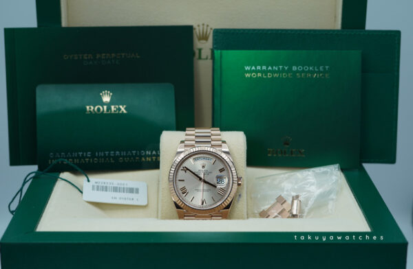 Rolex 228235 DAY DATE 40 ROSE GOLD SUNDUST ROMAN DIAL 2021 WARRANTY FULL SET - Image 2