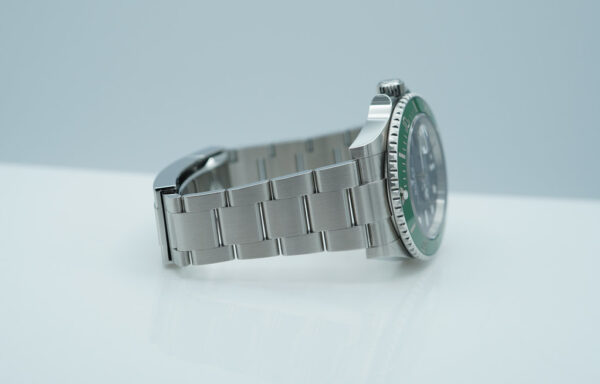 Rolex 126610LV SUBMARINER 41 GREEN MK2 BEZEL BLACK DIAL 2024 COMPLETE SET - Image 6