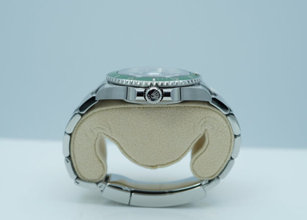 Rolex 126610LV SUBMARINER 41 GREEN MK2 BEZEL BLACK DIAL 2024 COMPLETE SET - Image 3