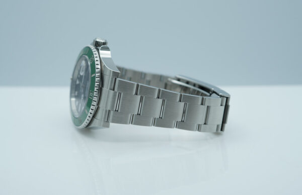 Rolex 126610LV SUBMARINER 41 GREEN MK2 BEZEL BLACK DIAL 2024 COMPLETE SET - Image 5