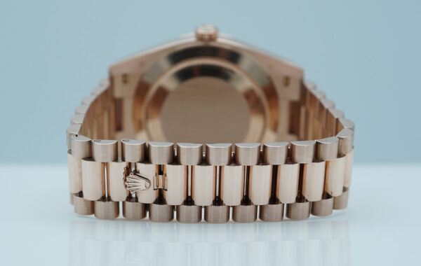 Rolex 228235 DAY DATE 40 ROSE GOLD SUNDUST ROMAN DIAL 2021 WARRANTY FULL SET - Image 7