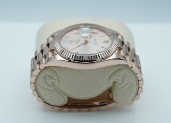 Rolex 228235 DAY DATE 40 ROSE GOLD SUNDUST ROMAN DIAL 2021 WARRANTY FULL SET - Image 4