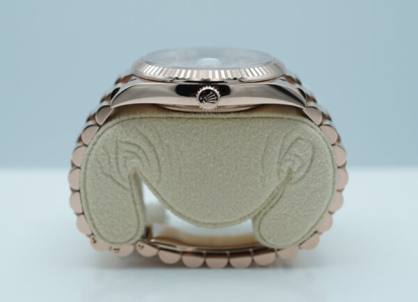 Rolex 228235 DAY DATE 40 ROSE GOLD SUNDUST ROMAN DIAL 2021 WARRANTY FULL SET - Image 3