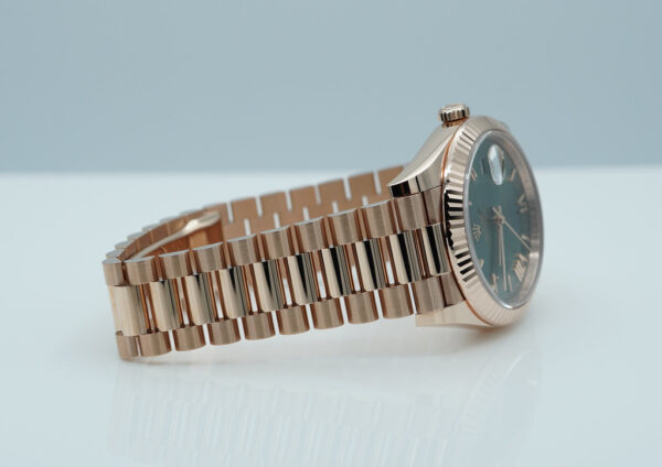 Rolex 228235 DAY DATE 40 ROSE GOLD OLIVE GREEN ROMAN DIAL 2024 COMPLETE SET - Image 6