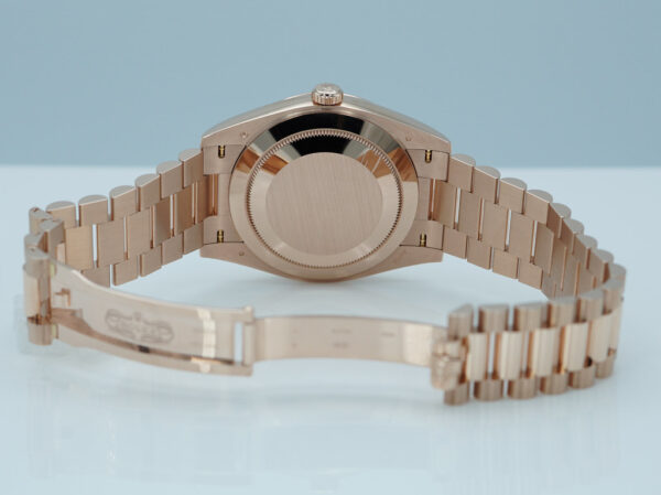 Rolex 228235 DAY DATE 40 ROSE GOLD OLIVE GREEN ROMAN DIAL 2024 COMPLETE SET - Image 8