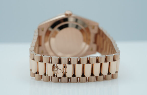 Rolex 228235 DAY DATE 40 ROSE GOLD OLIVE GREEN ROMAN DIAL 2024 COMPLETE SET - Image 7