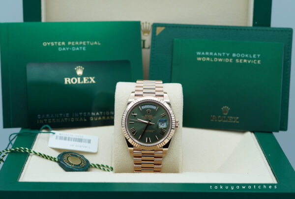 Rolex 228235 DAY DATE 40 ROSE GOLD OLIVE GREEN ROMAN DIAL 2024 COMPLETE SET - Image 2
