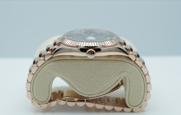 Rolex 228235 DAY DATE 40 ROSE GOLD OLIVE GREEN ROMAN DIAL 2024 COMPLETE SET - Image 3