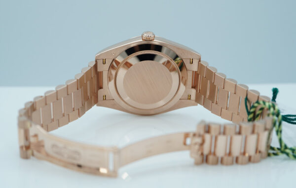 BRAND NEW Rolex 228235 DAY DATE 40 ROSE GOLD OLIVE GREEN ROMAN DIAL 2024 COMPLETE SET - Image 8