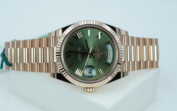 BRAND NEW Rolex 228235 DAY DATE 40 ROSE GOLD OLIVE GREEN ROMAN DIAL 2024 COMPLETE SET - Image 9