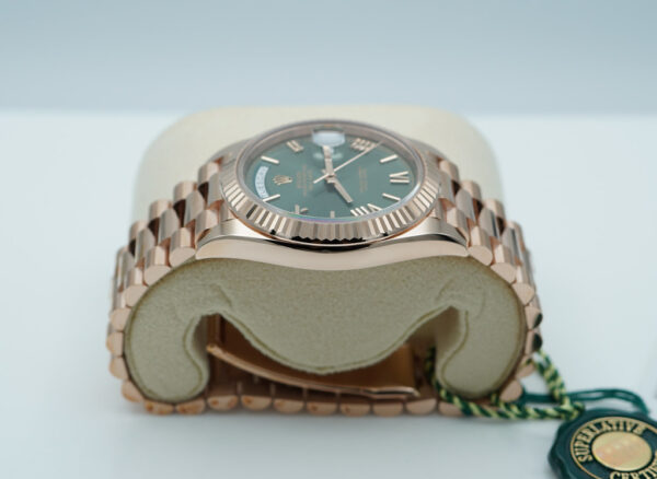 BRAND NEW Rolex 228235 DAY DATE 40 ROSE GOLD OLIVE GREEN ROMAN DIAL 2024 COMPLETE SET - Image 4