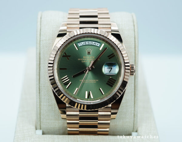 BRAND NEW Rolex 228235 DAY DATE 40 ROSE GOLD OLIVE GREEN ROMAN DIAL 2024 COMPLETE SET