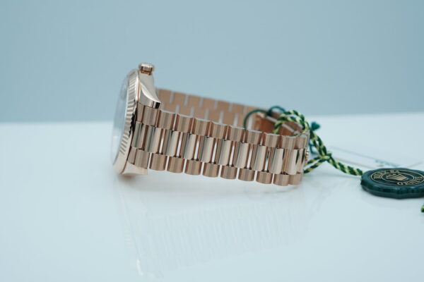BRAND NEW Rolex 228235 DAY DATE 40 ROSE GOLD OLIVE GREEN ROMAN DIAL 2024 COMPLETE SET - Image 5