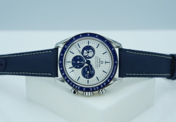 BRAND NEW Omega SPEEDMASTER SILVER SNOOPY AWARD 50TH ANNIVERSARY 2024 FULL SET - Image 9
