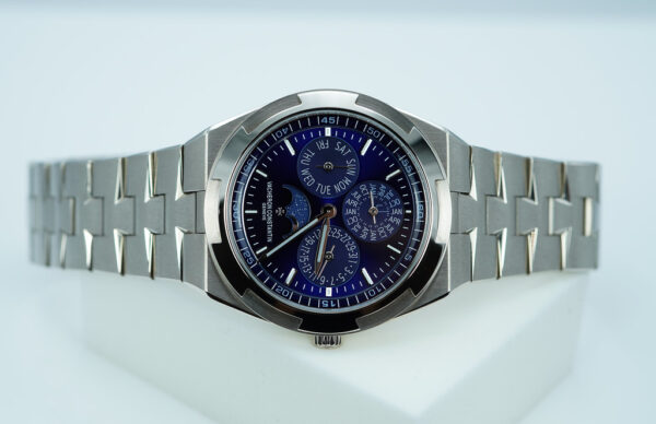 Vacheron CONSTANTIN OVERSEAS PERPETUAL CALENDAR 4300V 18K WHITE GOLD BLUE DIAL FULL SET - Image 9