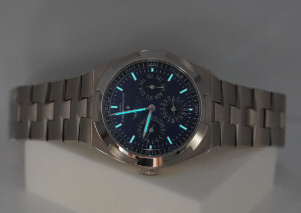 Vacheron CONSTANTIN OVERSEAS PERPETUAL CALENDAR 4300V 18K WHITE GOLD BLUE DIAL FULL SET - Image 11