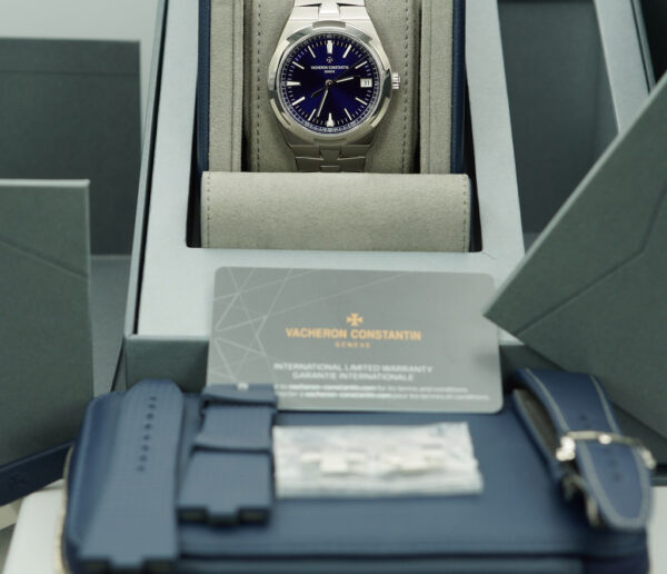 Vacheron CONSTANTIN OVERSEAS 4520V STAINLESS STEEL BLUE DIAL 2024 NEW MODEL - Image 2