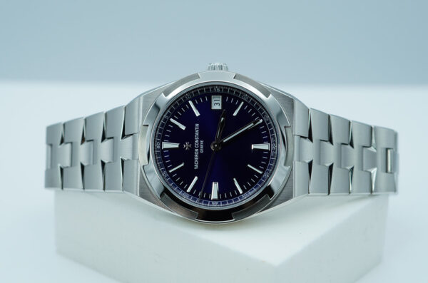 Vacheron CONSTANTIN OVERSEAS 4520V STAINLESS STEEL BLUE DIAL 2024 NEW MODEL - Image 10