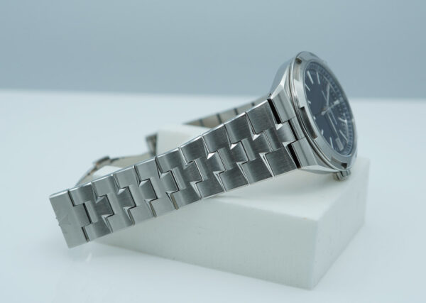 Vacheron CONSTANTIN OVERSEAS 4520V STAINLESS STEEL BLUE DIAL 2024 NEW MODEL - Image 6