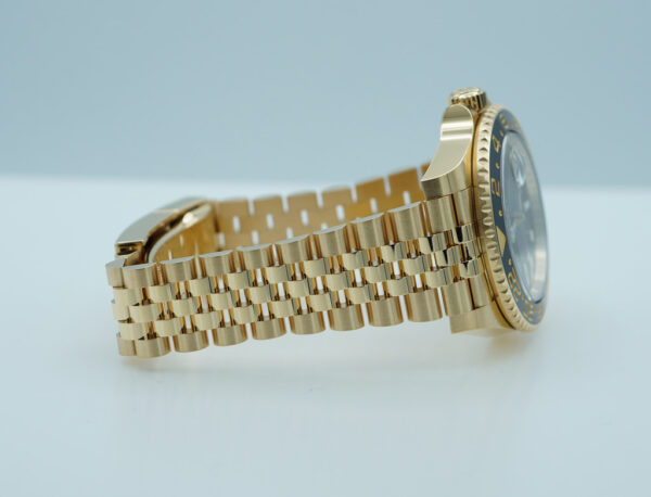 Rolex 126718GRNR GMT MASTER 2 YELLOW GOLD GREY BLACK BEZEL JUBILEE BAND 2023 FULL SET - Image 6