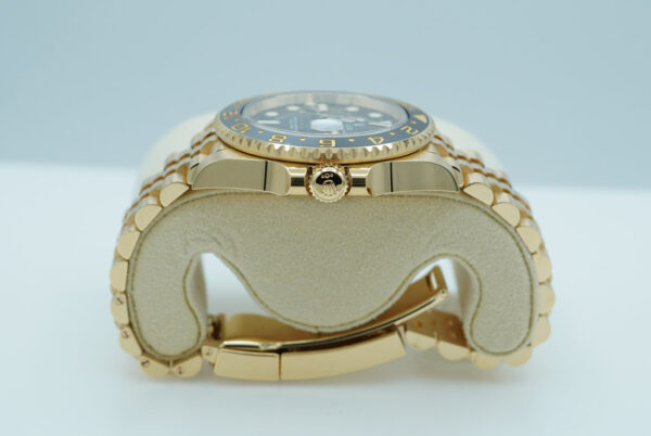 Rolex 126718GRNR GMT MASTER 2 YELLOW GOLD GREY BLACK BEZEL JUBILEE BAND 2023 FULL SET - Image 4