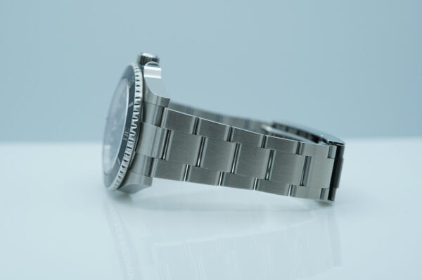 Rolex 124060 SUBMARINER NO DATE 41 NEW MODEL 2021 WARRANTY COMPLETE SET - Image 6